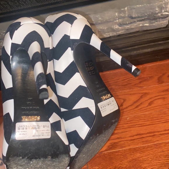 Schutz chevron heels black & white - Picture 6 of 13